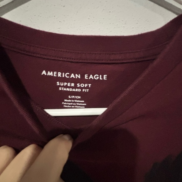 Vintage American Eagle Outfitters Men's Burgundy Tee - Picture 3 of 4